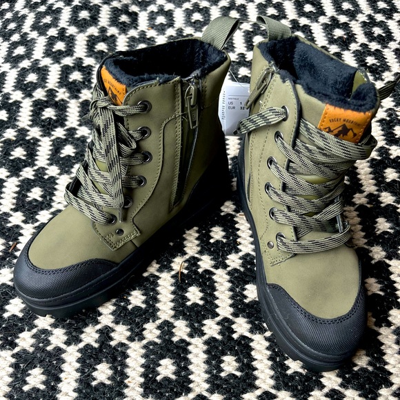 SOLD——-Waterproof khaki boots size 1 - Picture 2 of 6